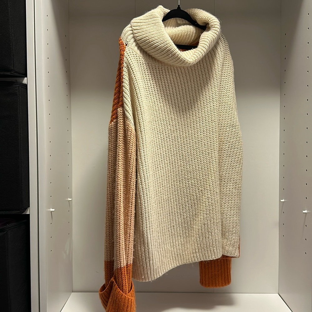 Colorblock turtle neck size S
